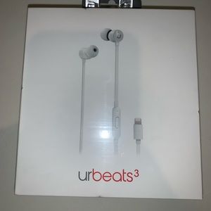 New urBeats3 Wired Earphones Silver